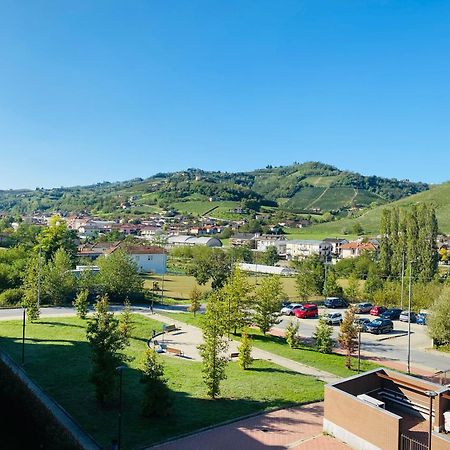 Attico Nel Cuore Delle Langhe - Free Parking Wi-Fi E Ac Alba  Dış mekan fotoğraf