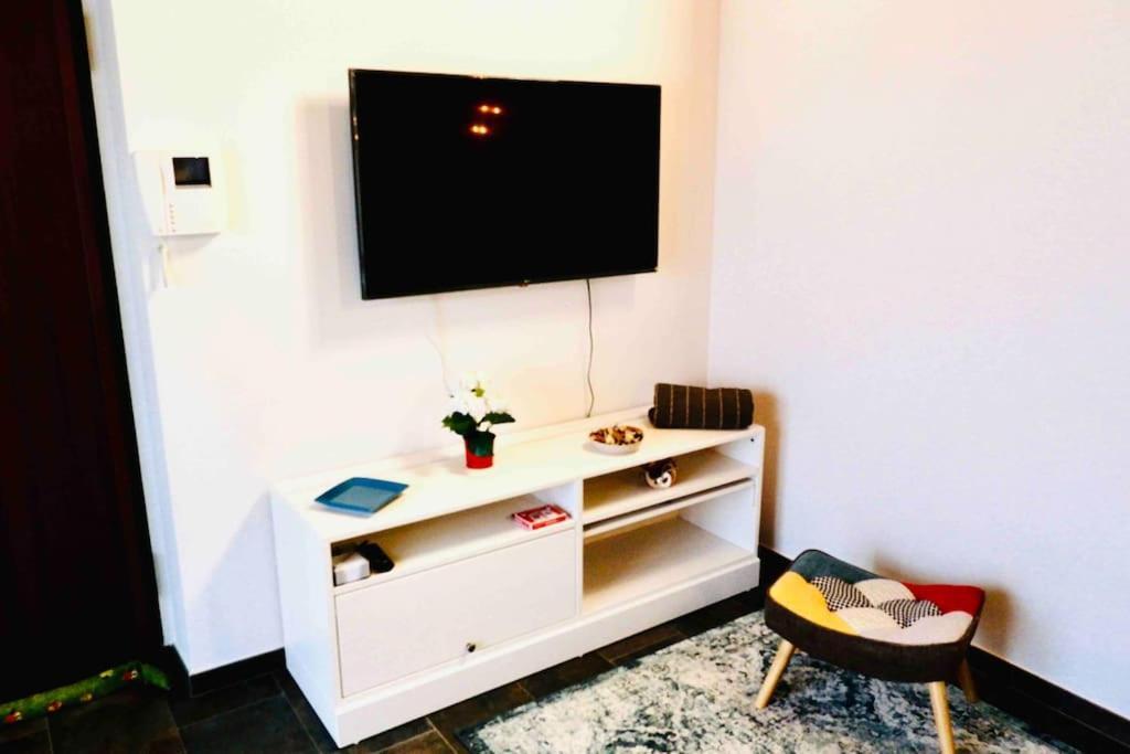Attico Nel Cuore Delle Langhe - Free Parking Wi-Fi E Ac Alba  Dış mekan fotoğraf